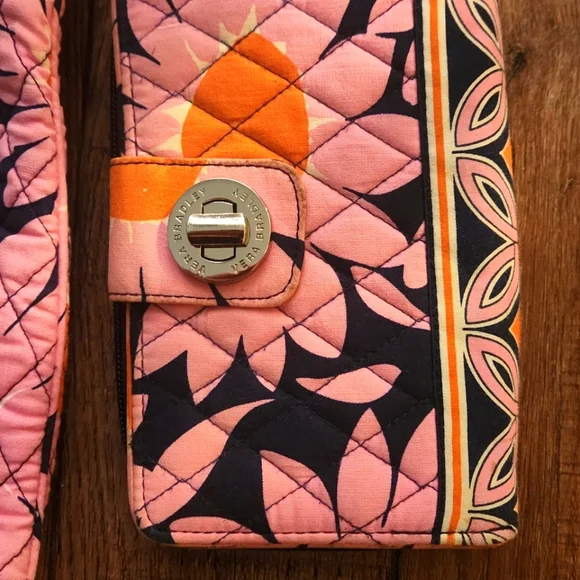 Vera Bradley Pink Loves Me Cross Body Hipster Bag W/ Matching Clutch Wallet - Picture 9 of 16